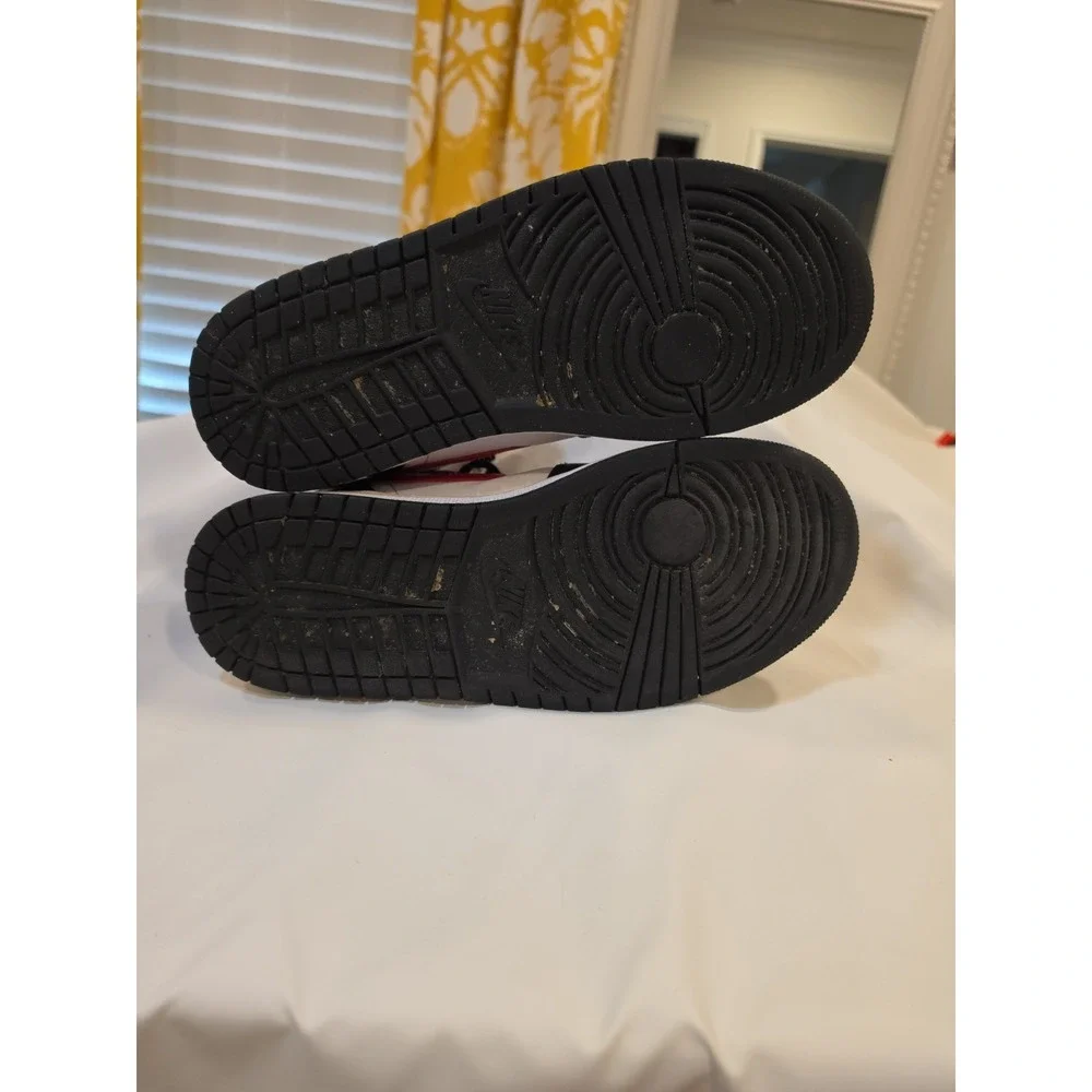 Jordan 1 Mid| Nike | Bred Toe | Size 8.5 | Pre-loved-great Condition